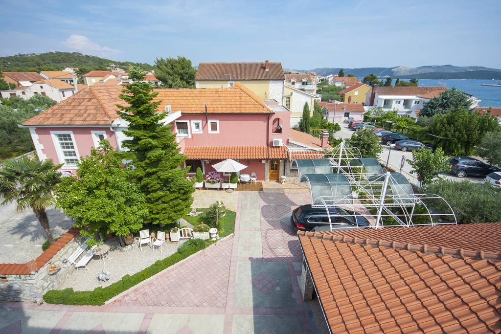 Villa Rosa Brodarica  Exteriör bild